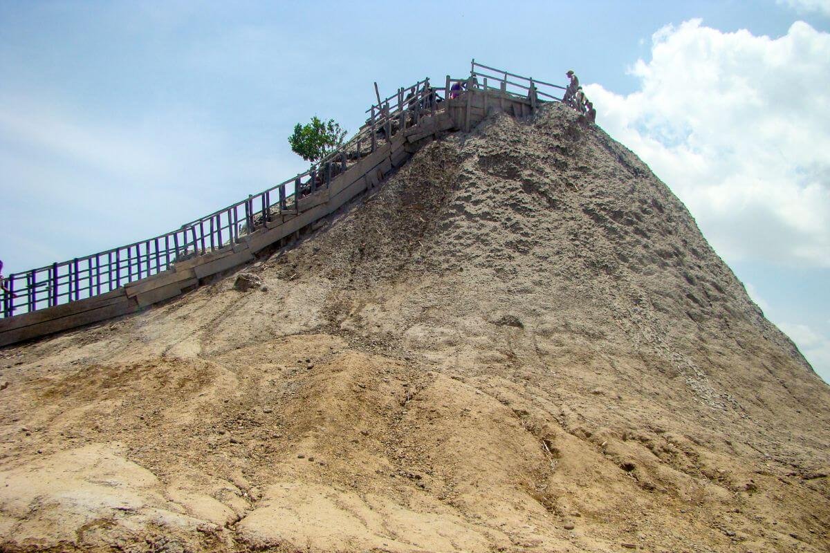 Climbing the mud volcano El Totumo – things to do in Cartagena
